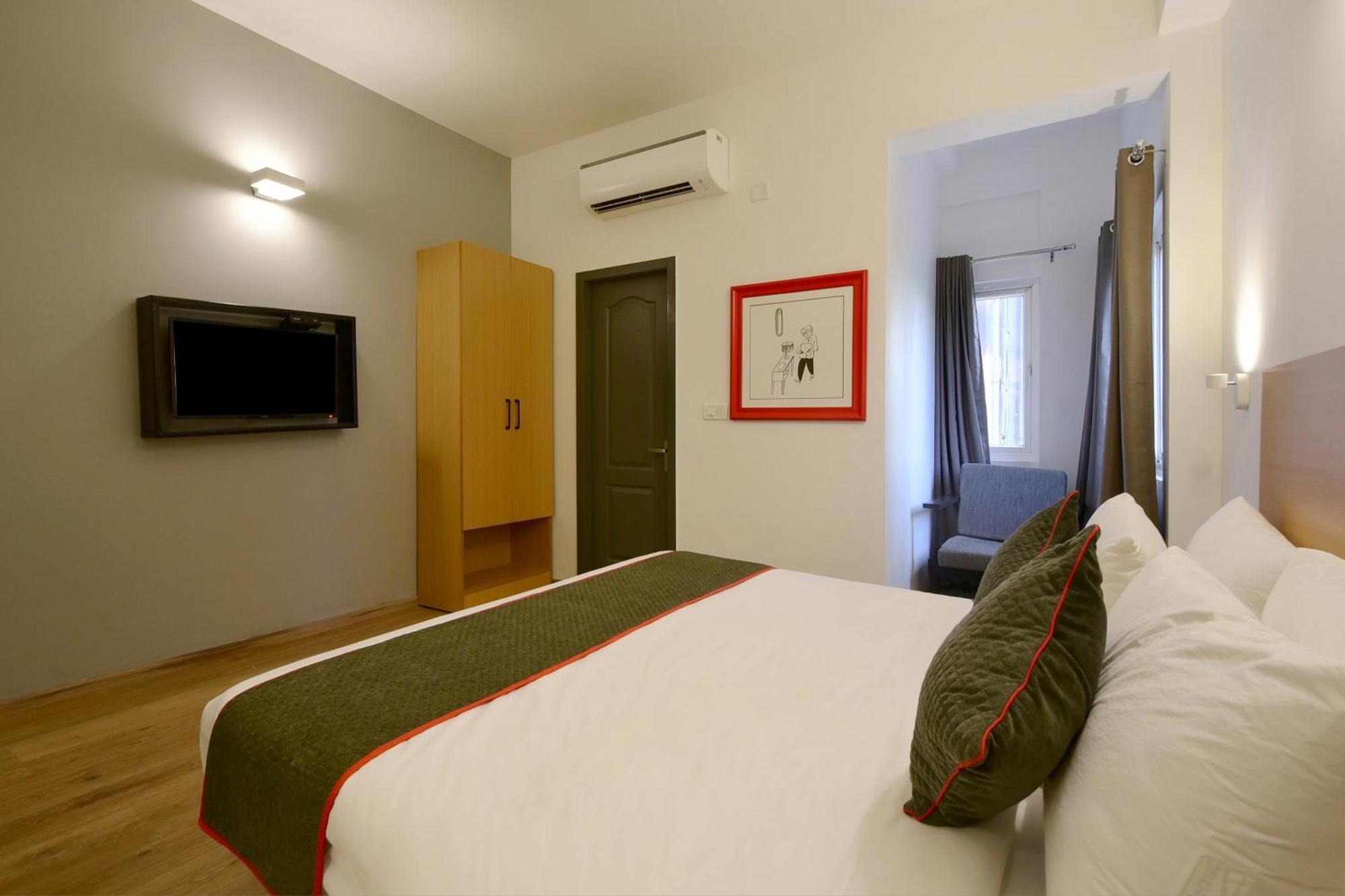 Townhouse Airport Road Hotel Yelahanka Exterior photo
