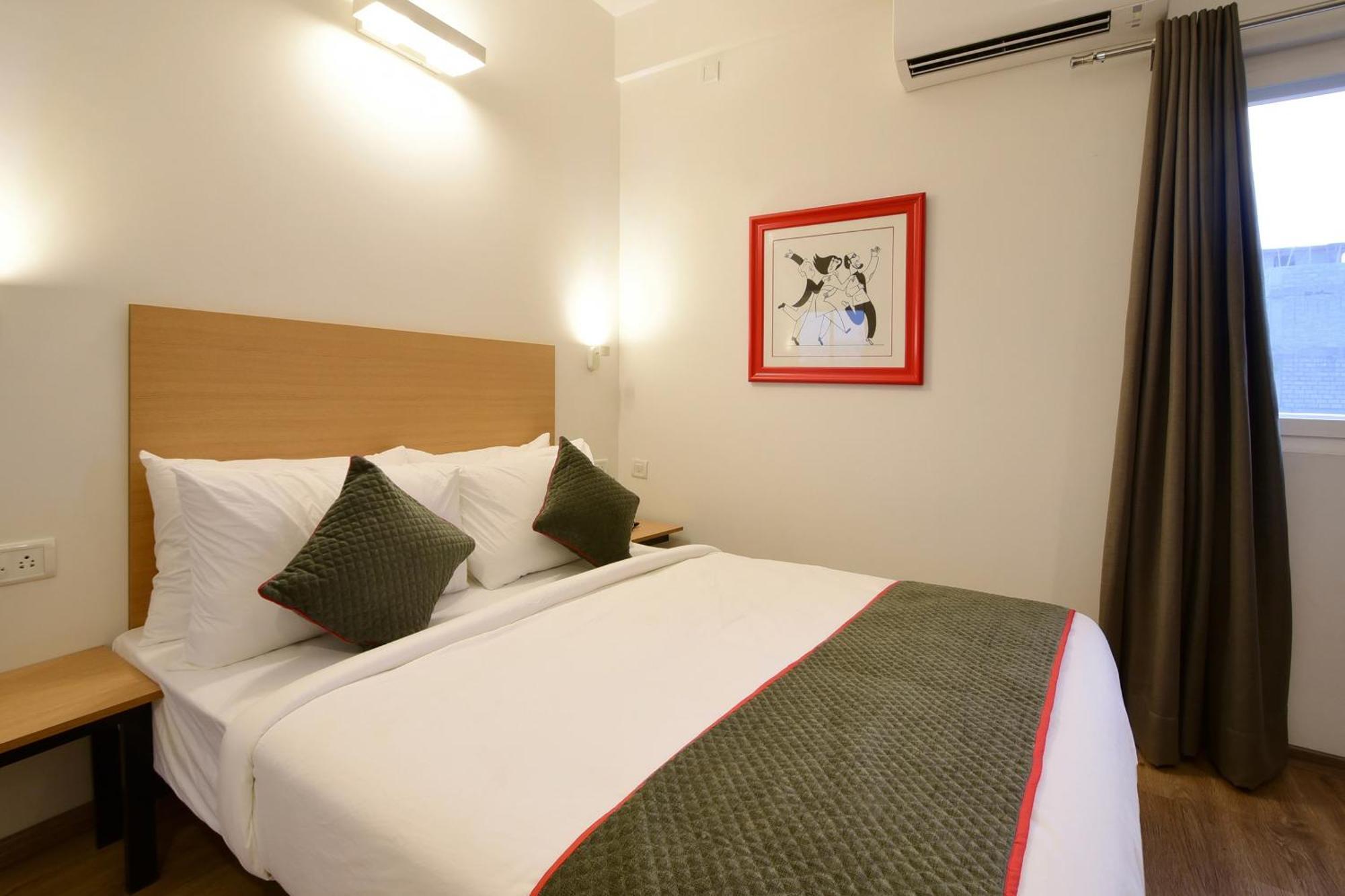 Townhouse Airport Road Hotel Yelahanka Exterior photo