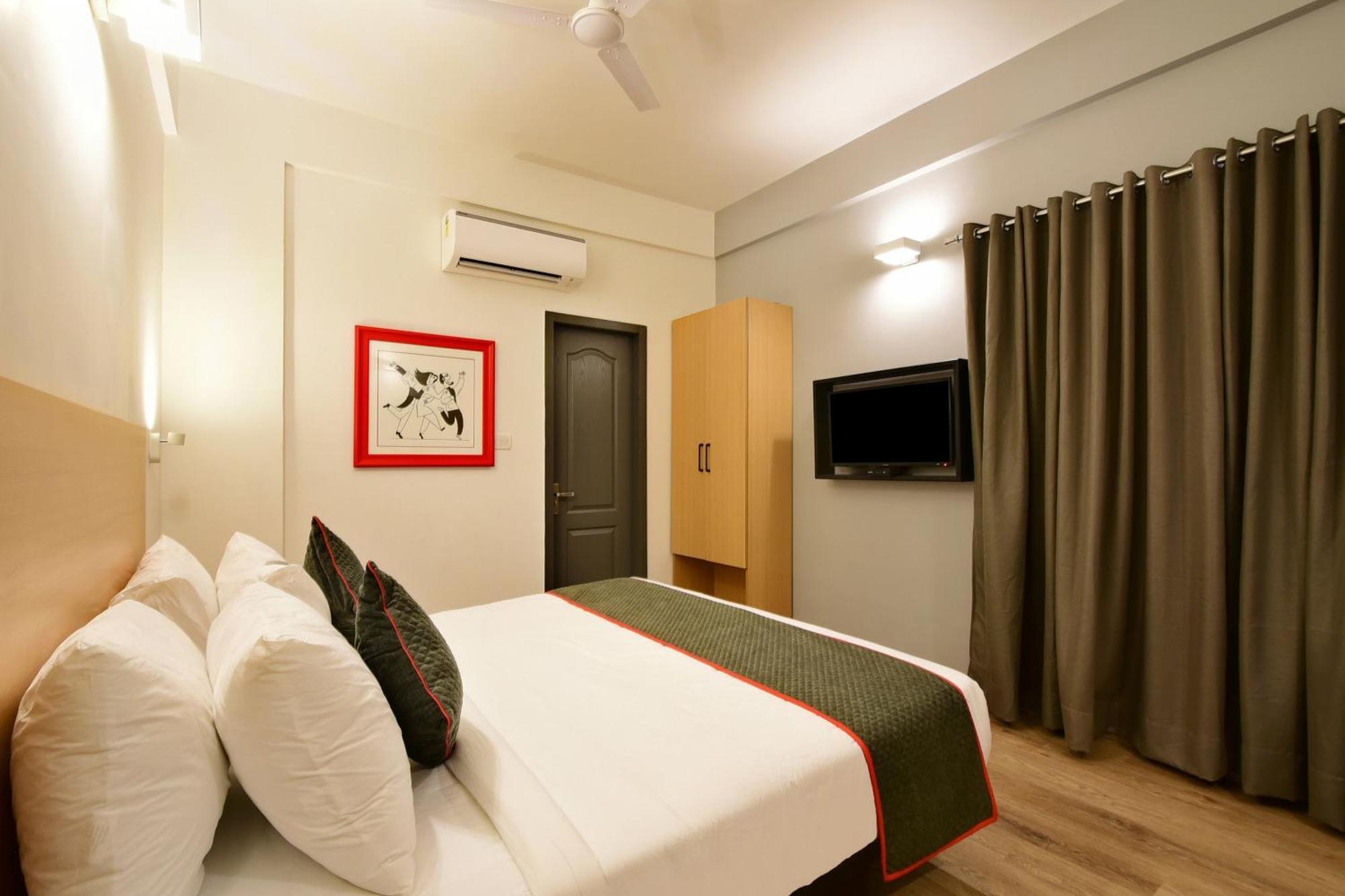 Townhouse Airport Road Hotel Yelahanka Exterior photo