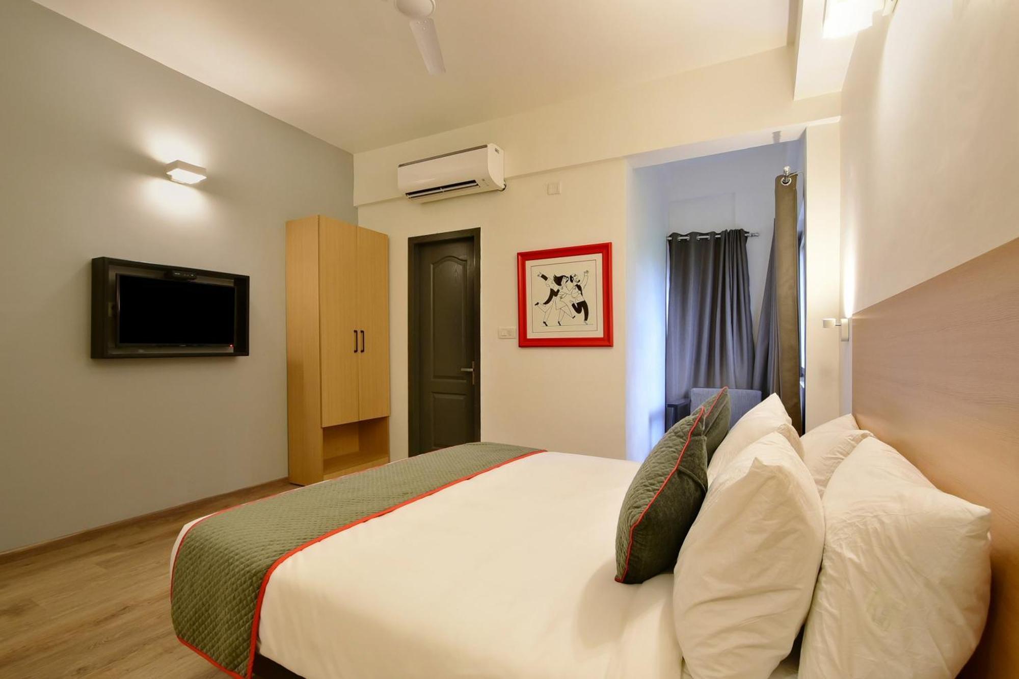 Townhouse Airport Road Hotel Yelahanka Exterior photo