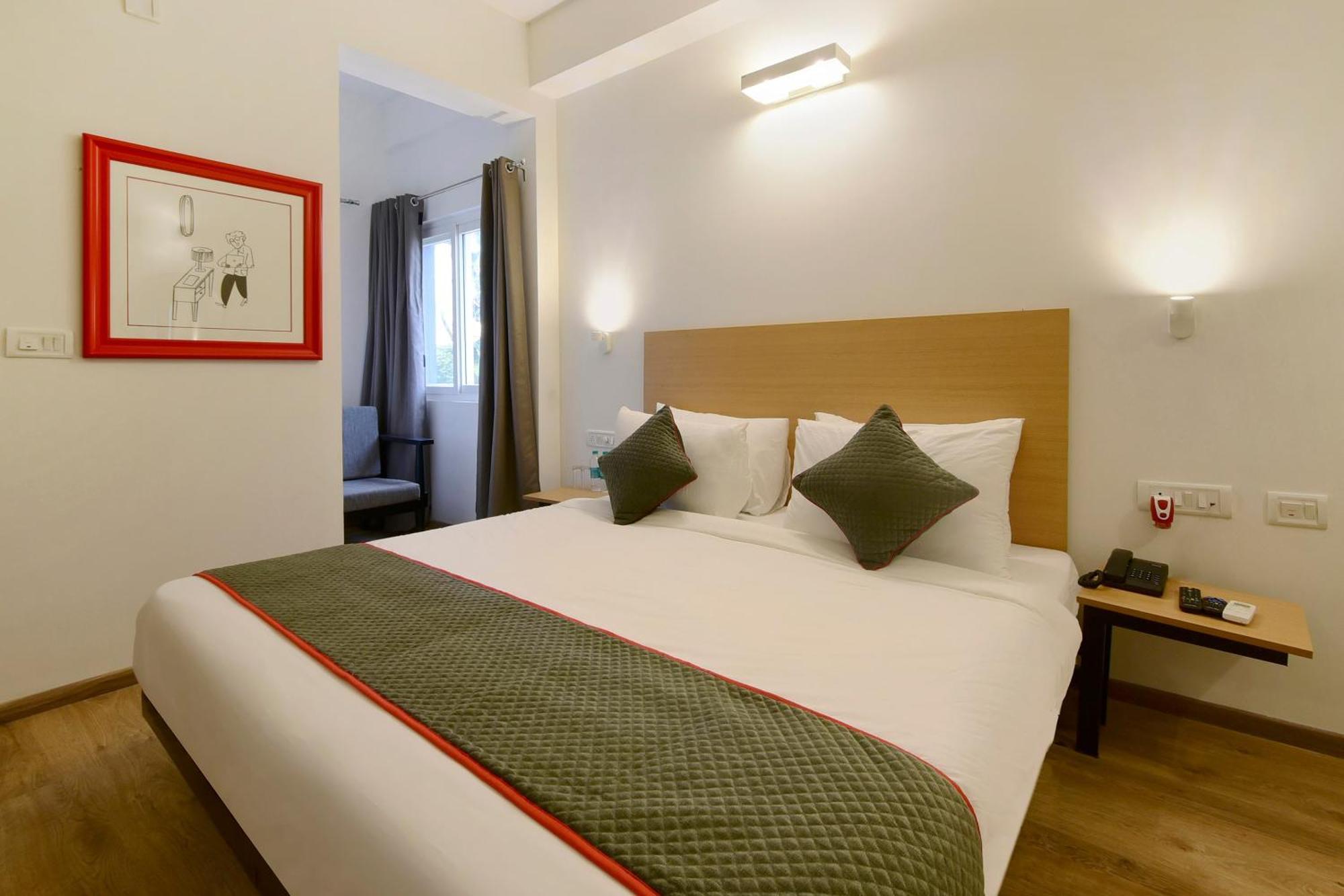 Townhouse Airport Road Hotel Yelahanka Exterior photo