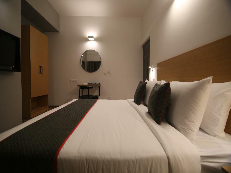 Townhouse Airport Road Hotel Yelahanka Exterior photo