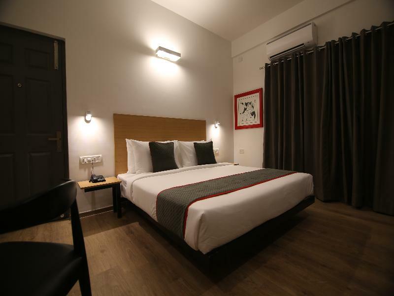 Townhouse Airport Road Hotel Yelahanka Exterior photo